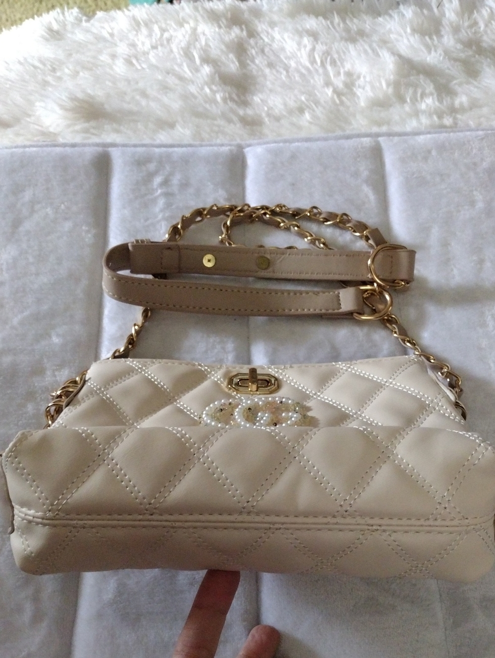 Elegant Quilted Cream Crossbody Bag with Gold Chain